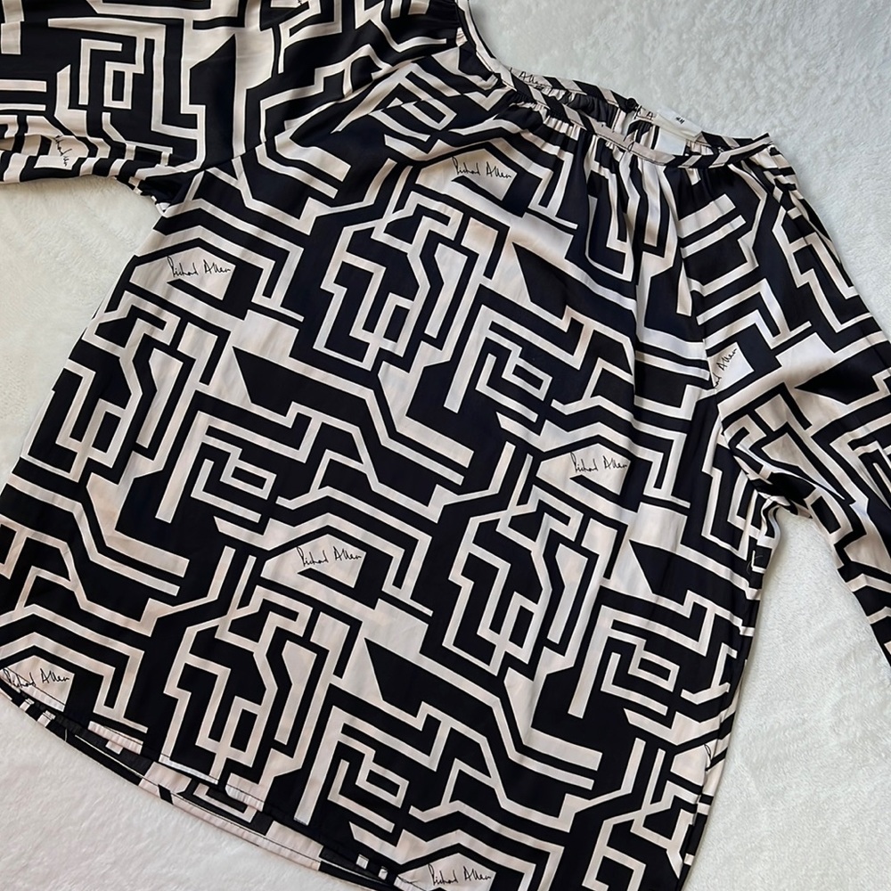 Richard Allen for H&M geometric print blouse
